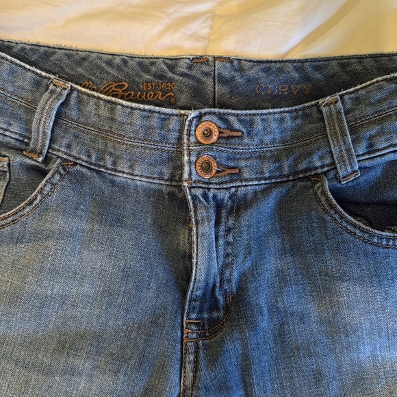 Eddie Bauer Womens Size 8 Jean Capri Pants. Curvy Fit. Cute Pocket Detail. (J19) - Picture 2 of 6